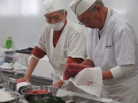 立派なミナミマグロと先生